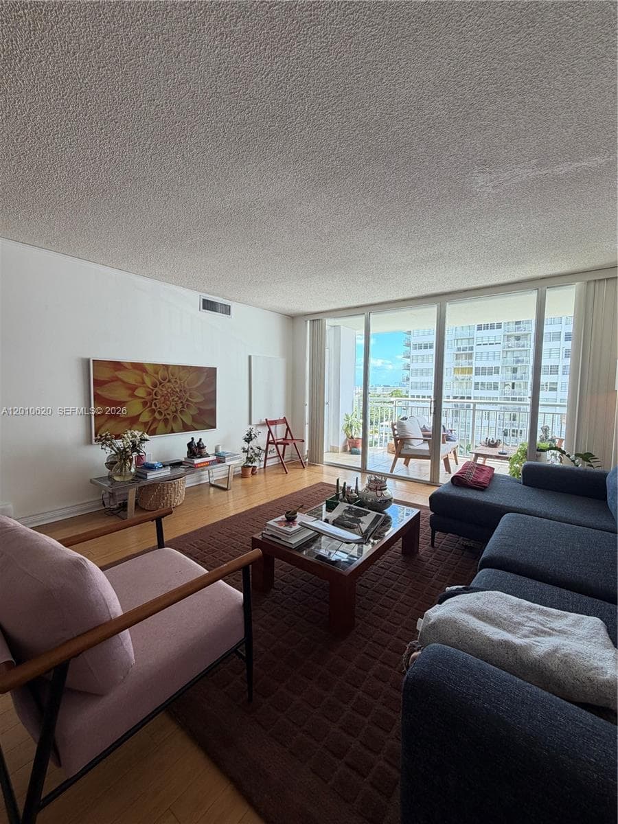 DEL PRADO PLAZA · #601 in Aventura - Photo 1