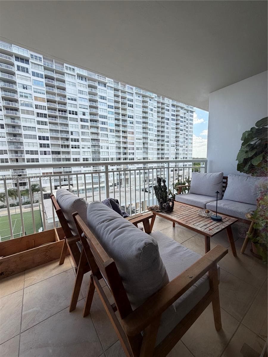 DEL PRADO PLAZA · #601 in Aventura - Photo 10