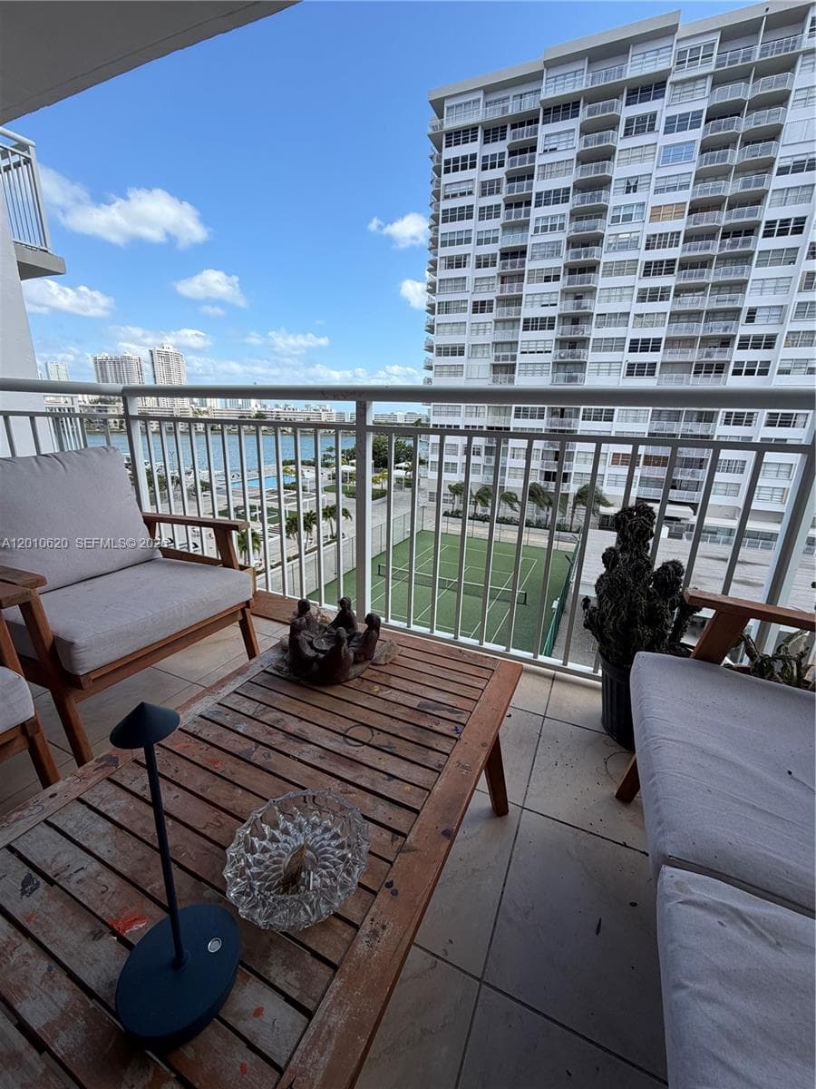 DEL PRADO PLAZA · #601 in Aventura - Photo 11