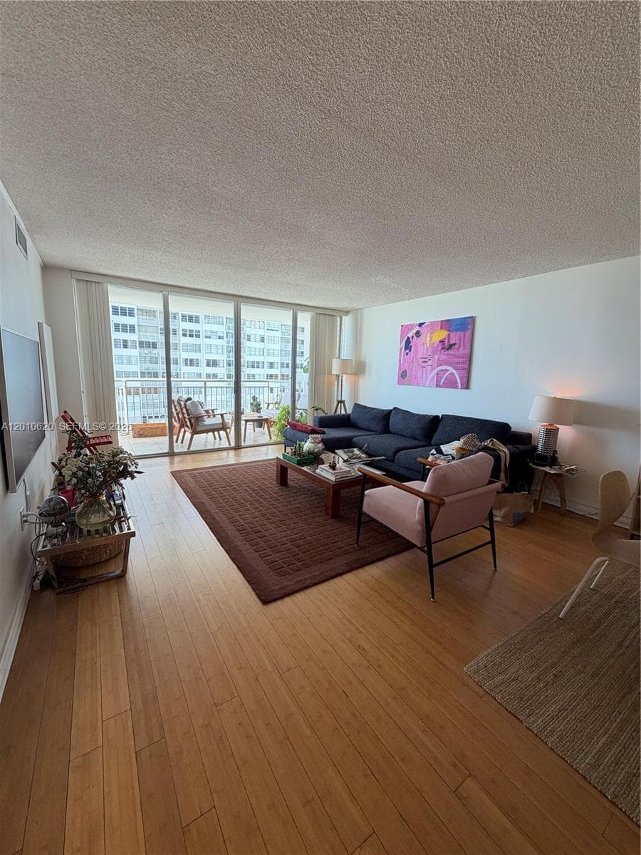 DEL PRADO PLAZA · #601 in Aventura - Photo 4