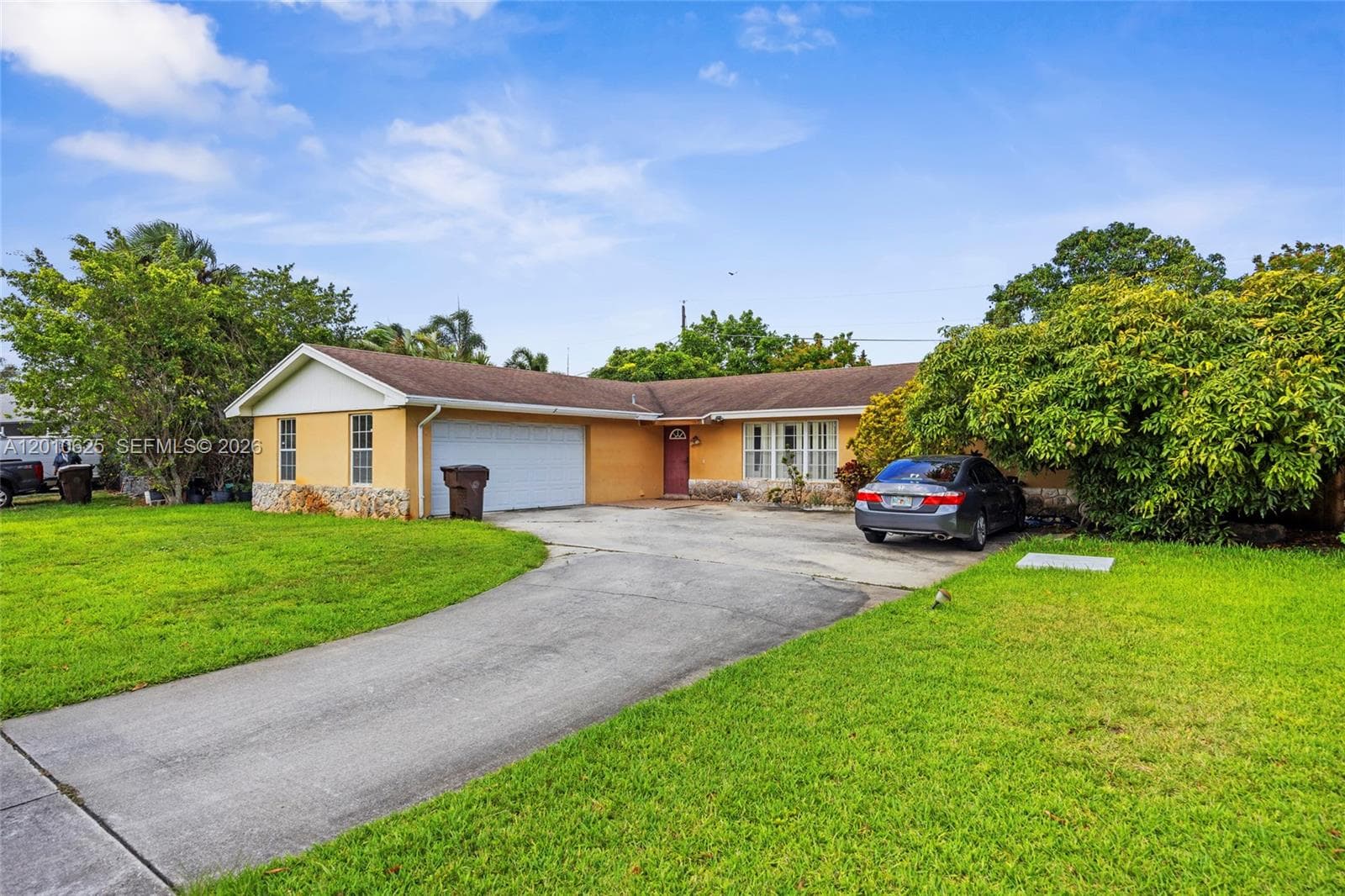 1831 Hiltonia Cir photo 3