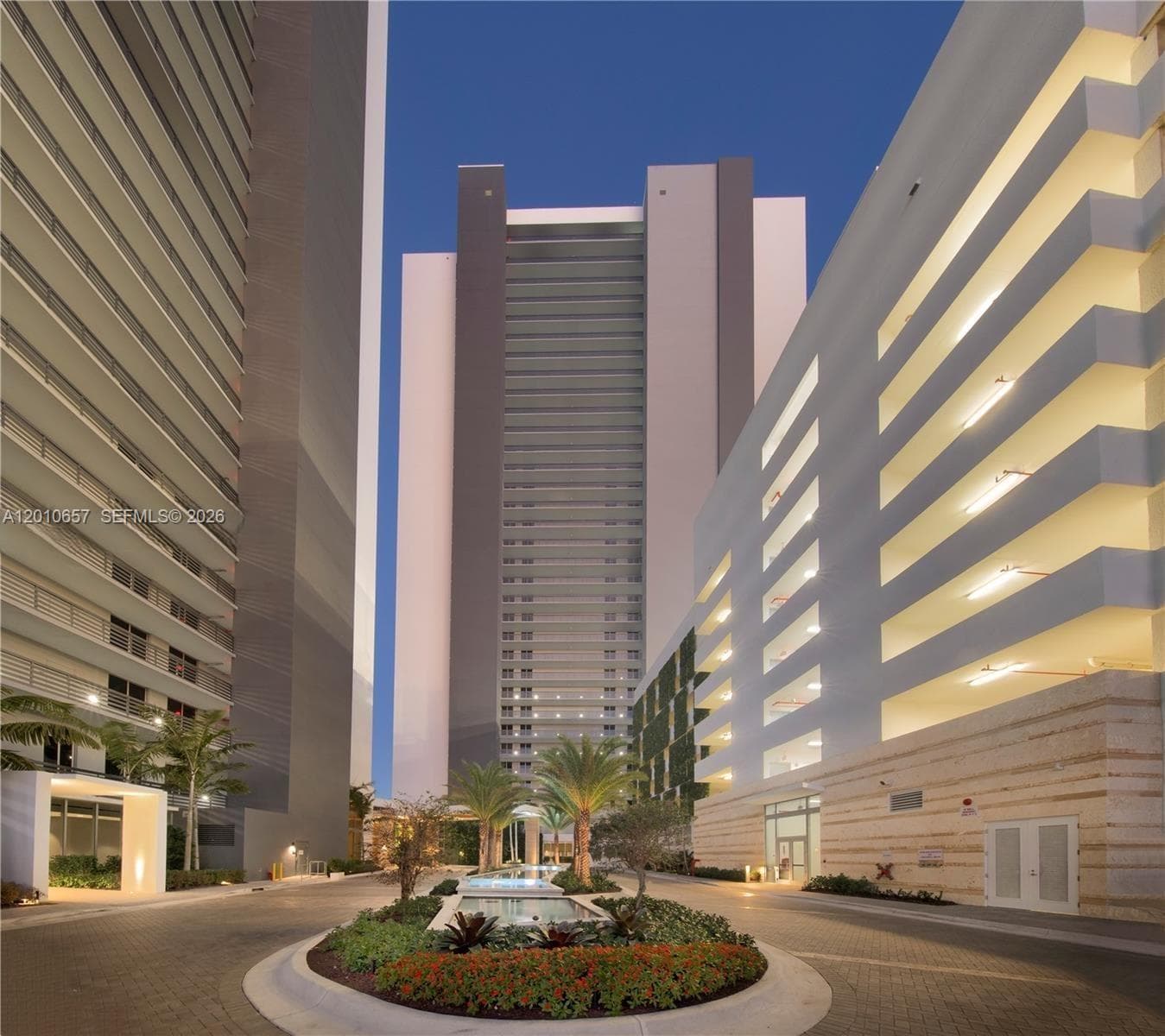 THE HARBOUR SOUTH CONDO · #717 in North Miami Beach - Photo 1