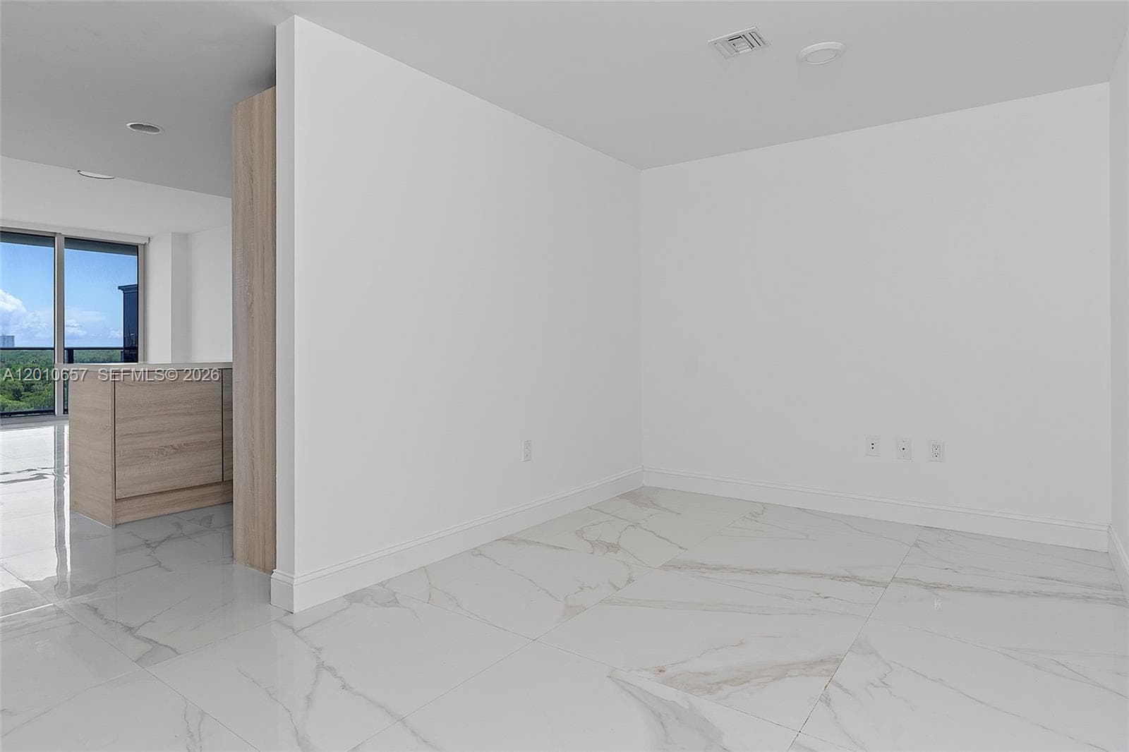 THE HARBOUR SOUTH CONDO · #717 in North Miami Beach - Photo 4