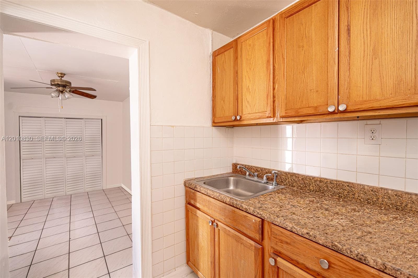 1/1 ENTRY TO PRIVATE LIVING SUITE (KITCHEN)