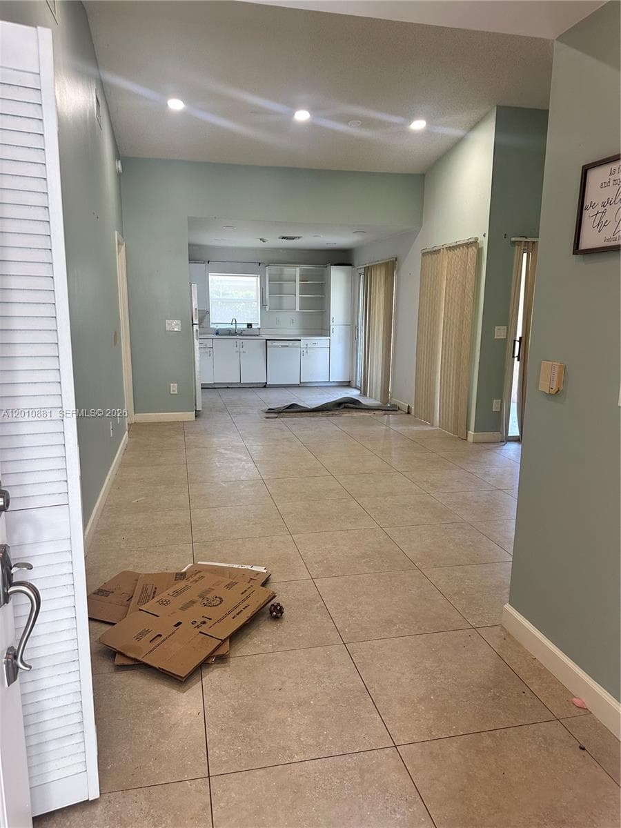 472 SE 22nd Dr photo 2