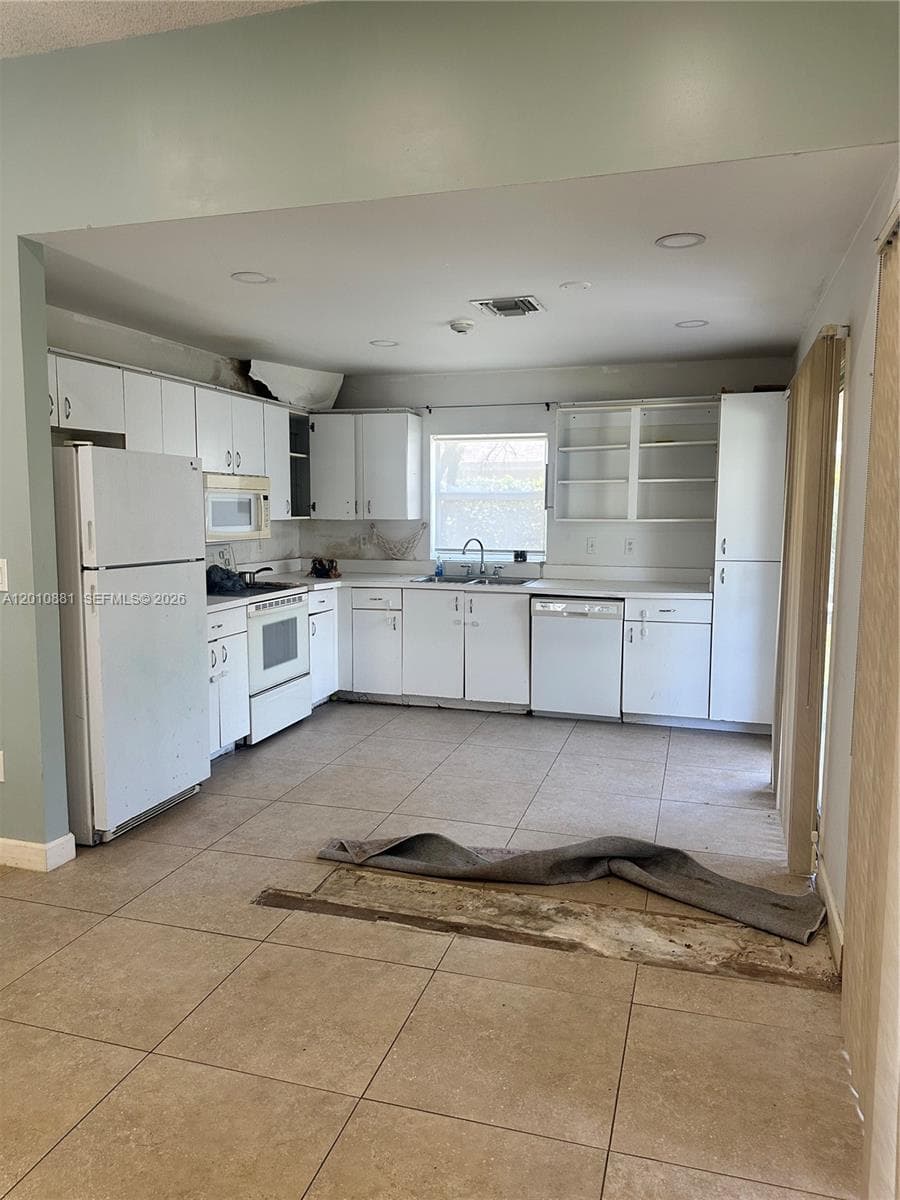 472 SE 22nd Dr photo 3