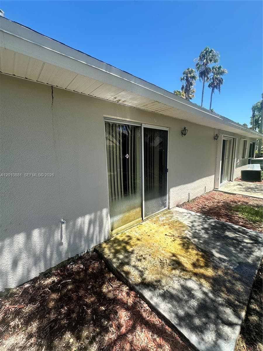 472 SE 22nd Dr photo 4
