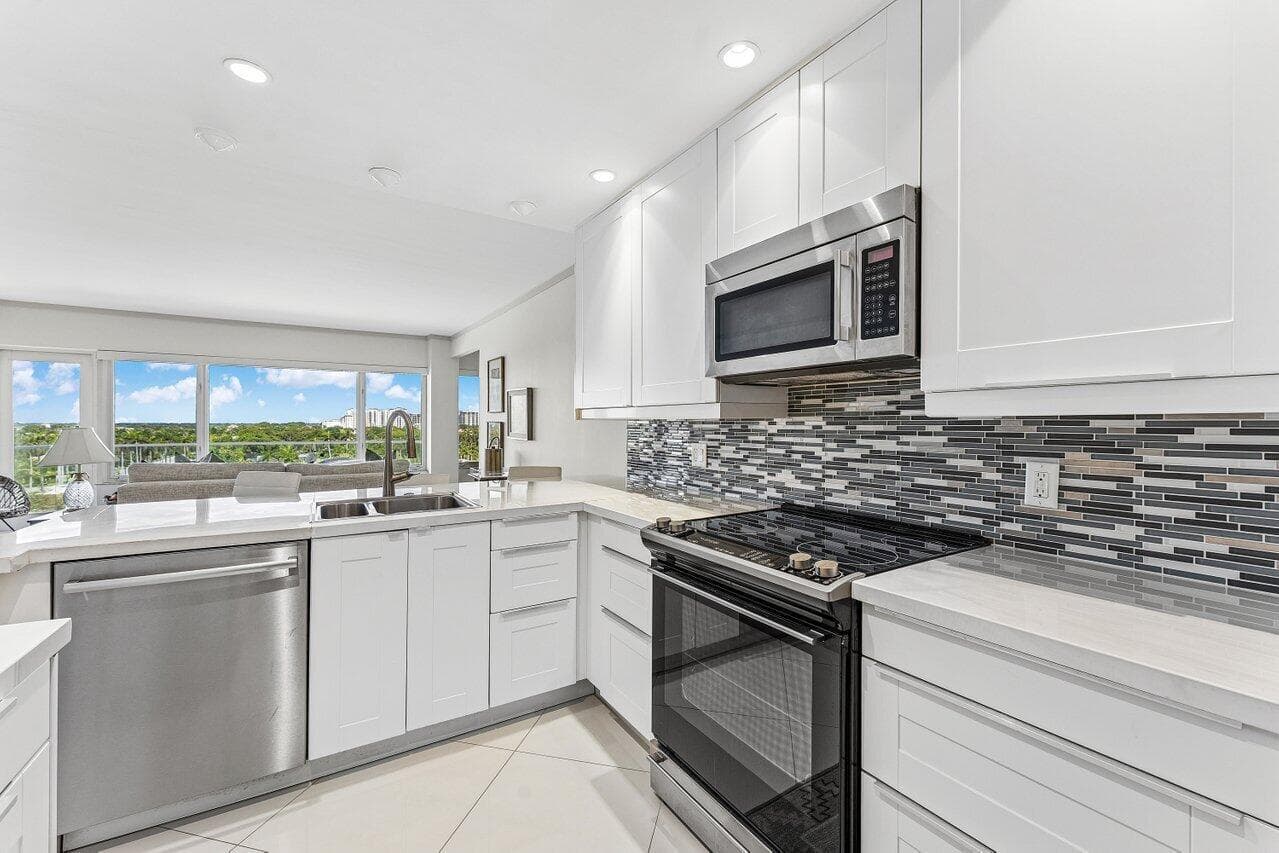 015-701EastCaminoReal-9G-BocaRaton-FL-33