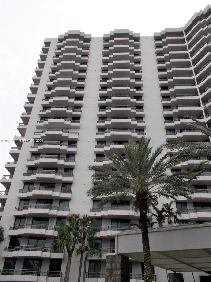 PARC CENTRAL SOUTH · #912 in Aventura - Photo 9