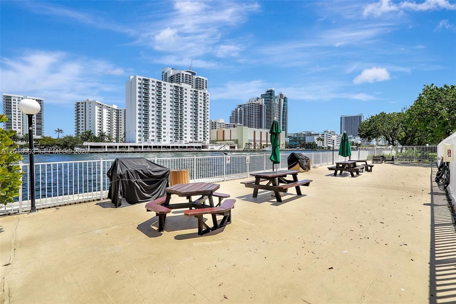 OCEANVIEW PARK CONDO · #104 in Hallandale Beach - Photo 57