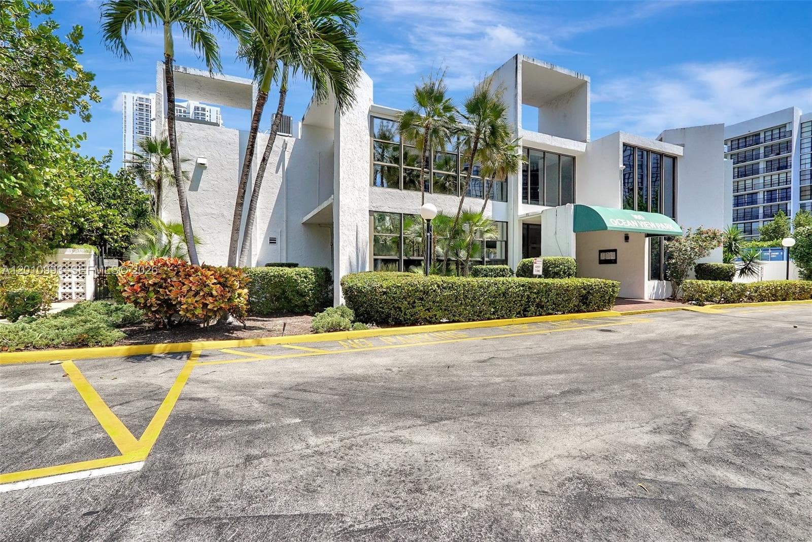 OCEANVIEW PARK CONDO · #104 in Hallandale Beach - Photo 51
