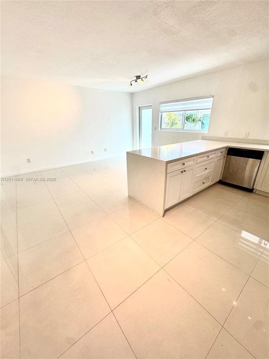 BISCAYNE BCH SUB · #9 in Miami Beach - Photo 3