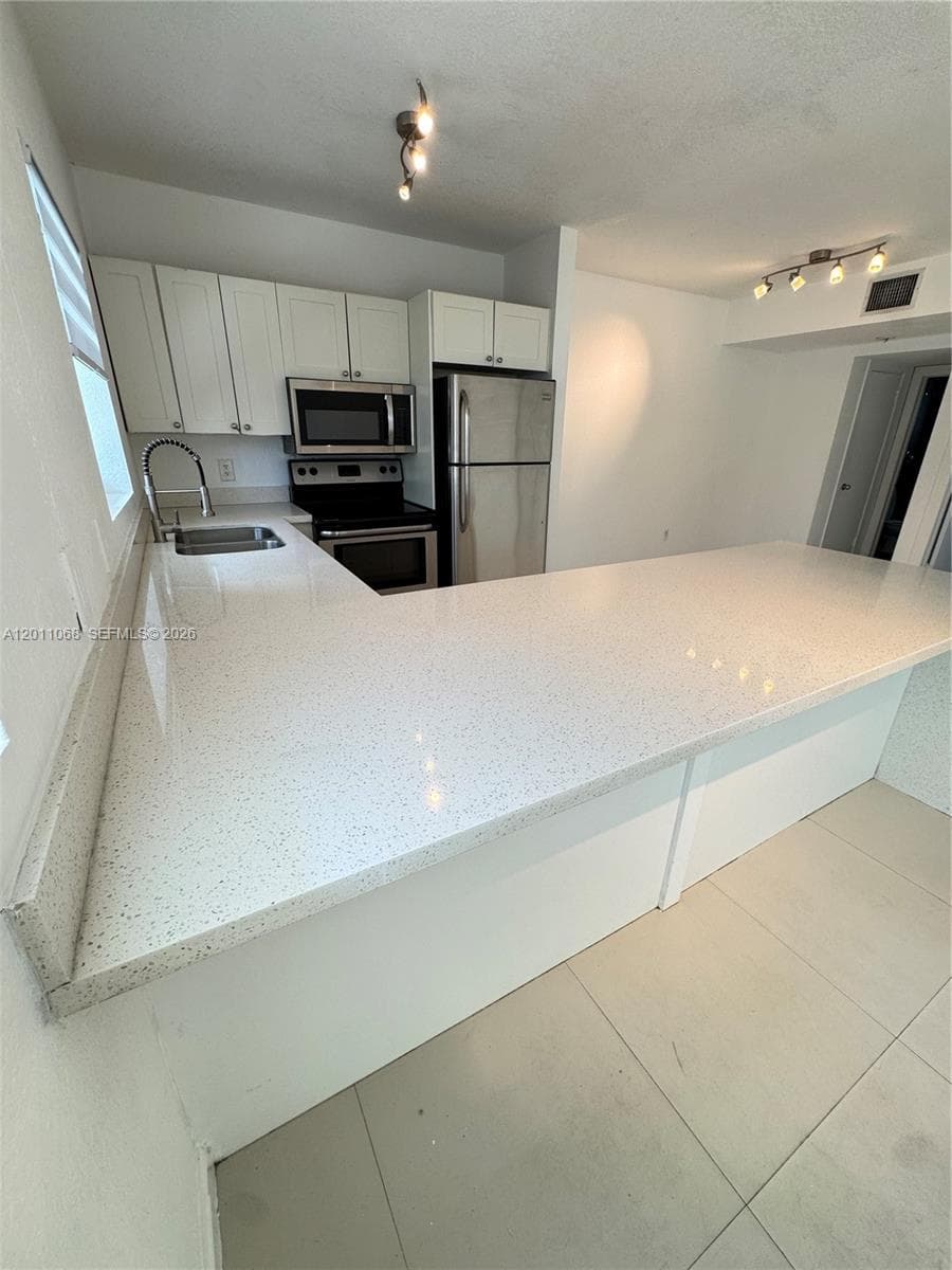 BISCAYNE BCH SUB · #9 in Miami Beach - Photo 4