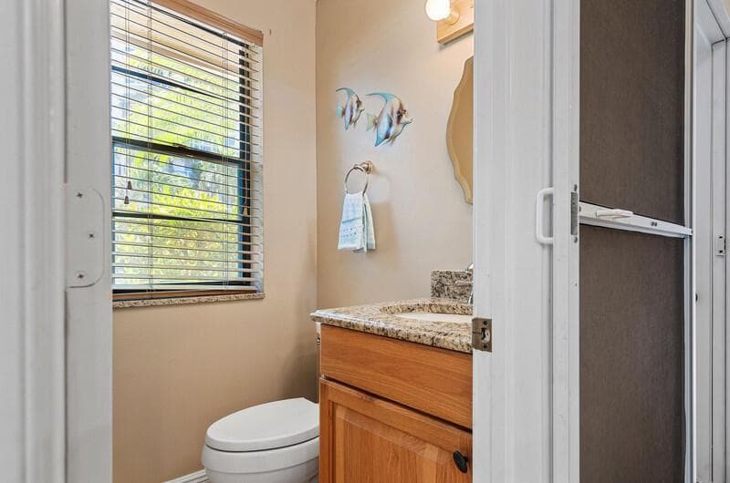 1/2 Bath