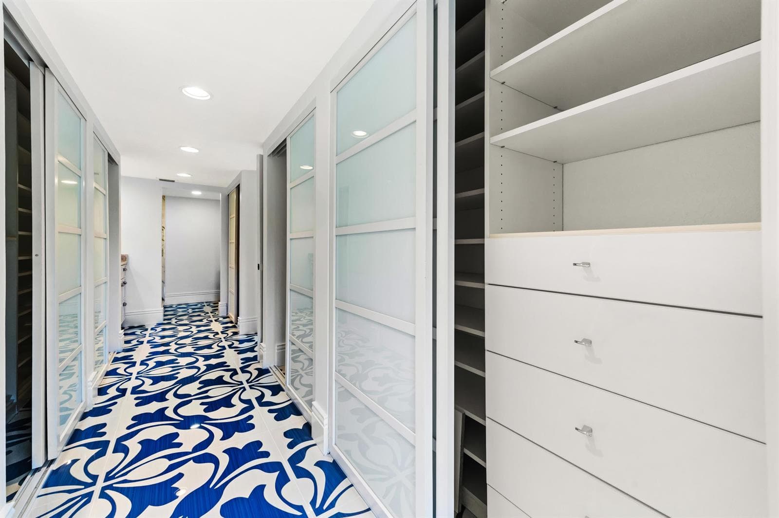 CLOSETS GALORE