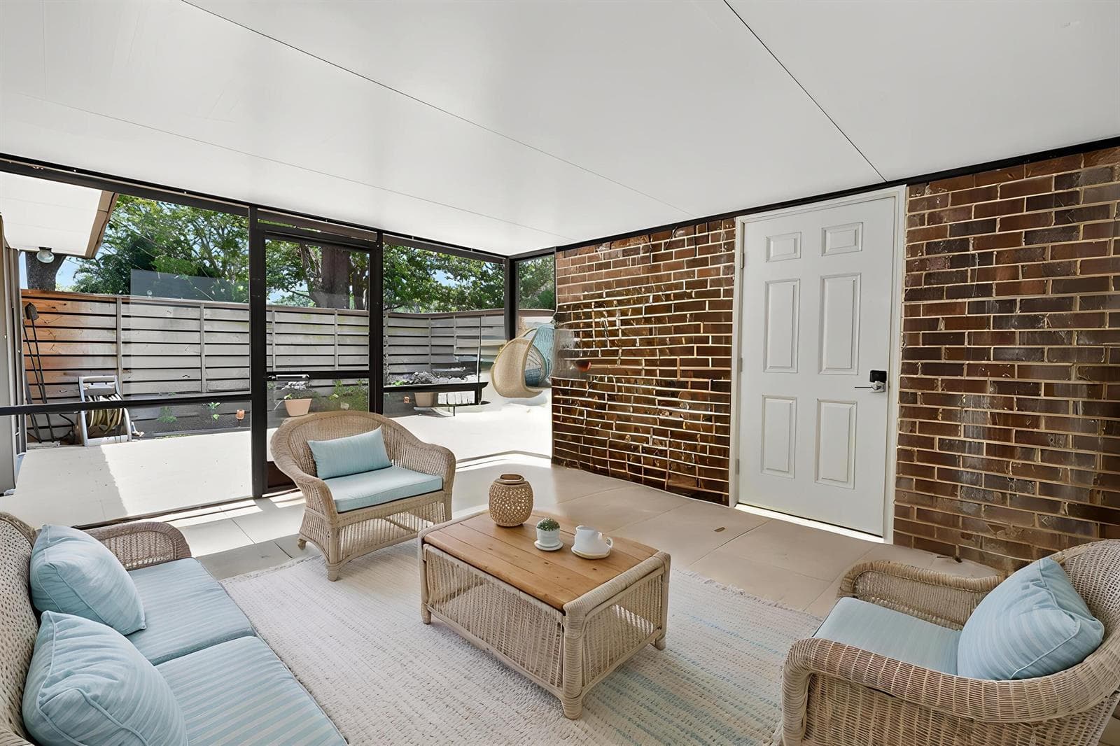Enclosed screened patio