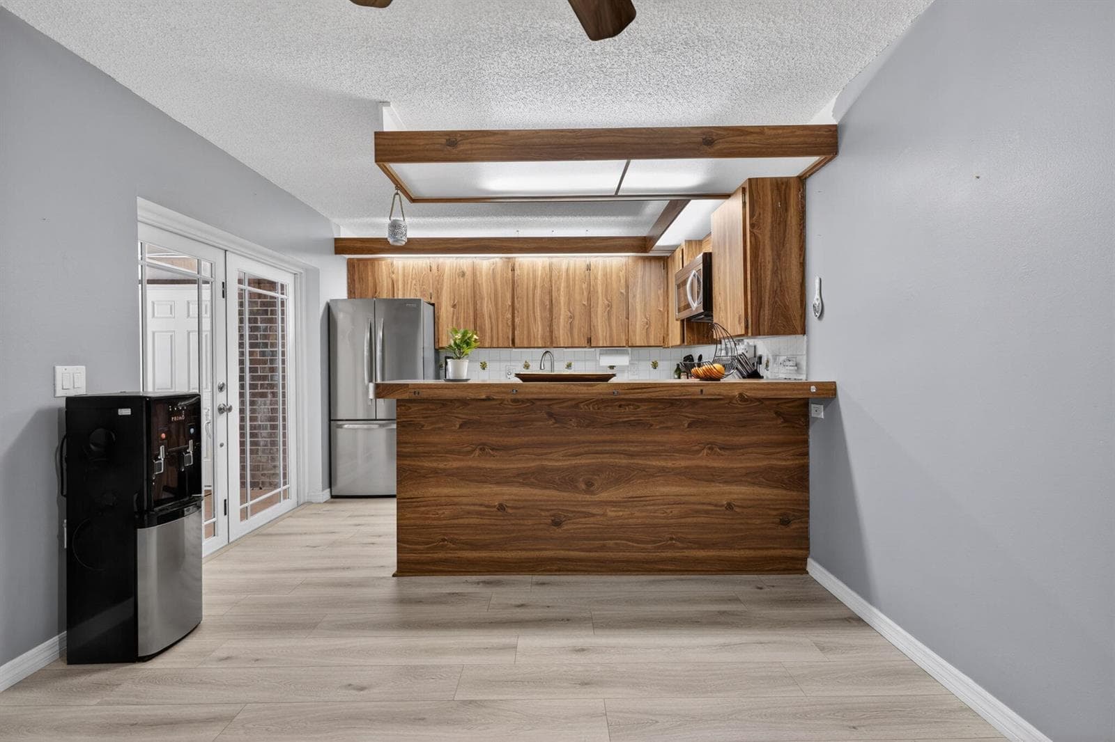 Open kitchen/dining