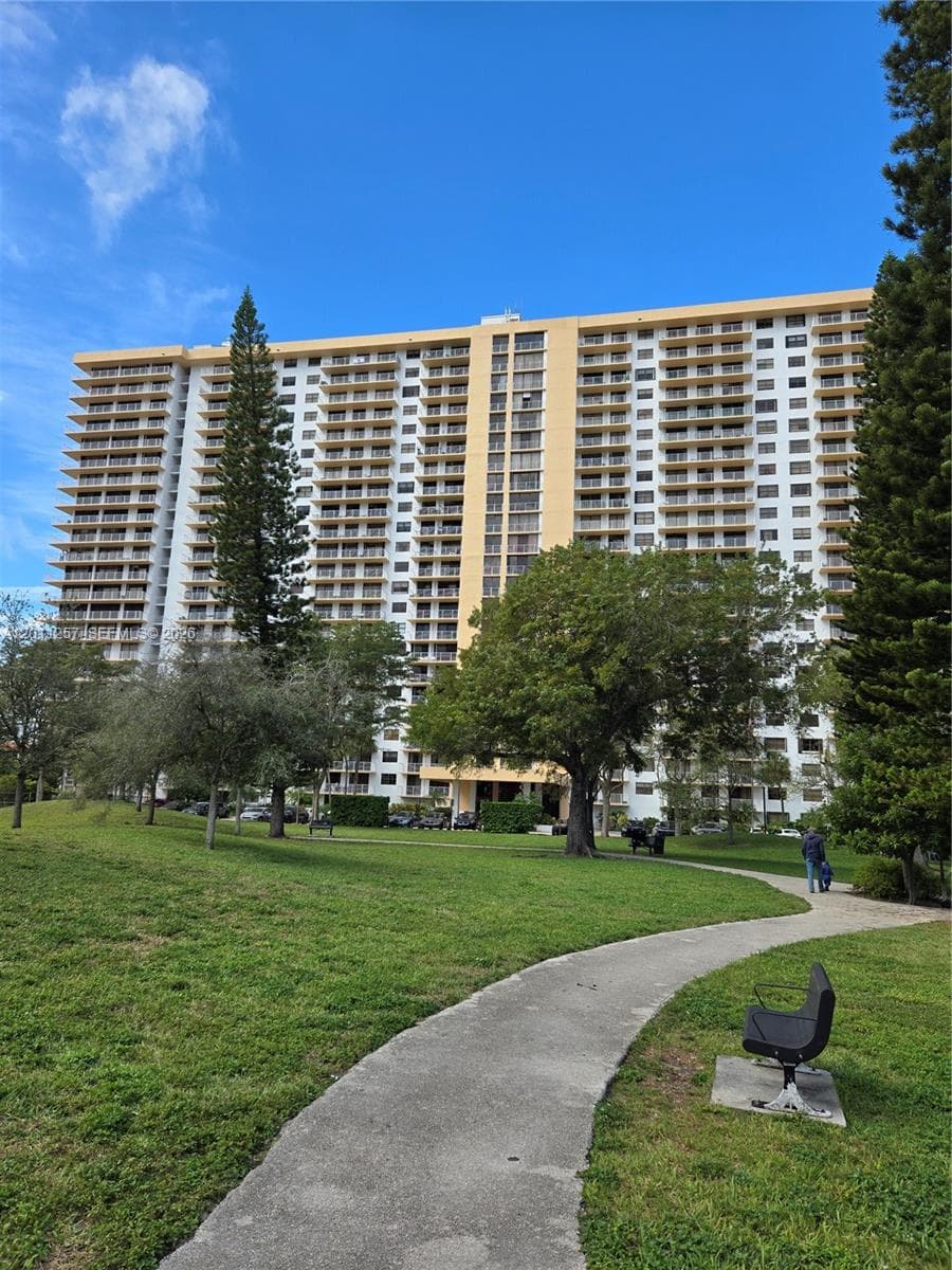 WINSTON TOWERS 700 CONDO · #1207 in Sunny Isles Beach - Photo 30
