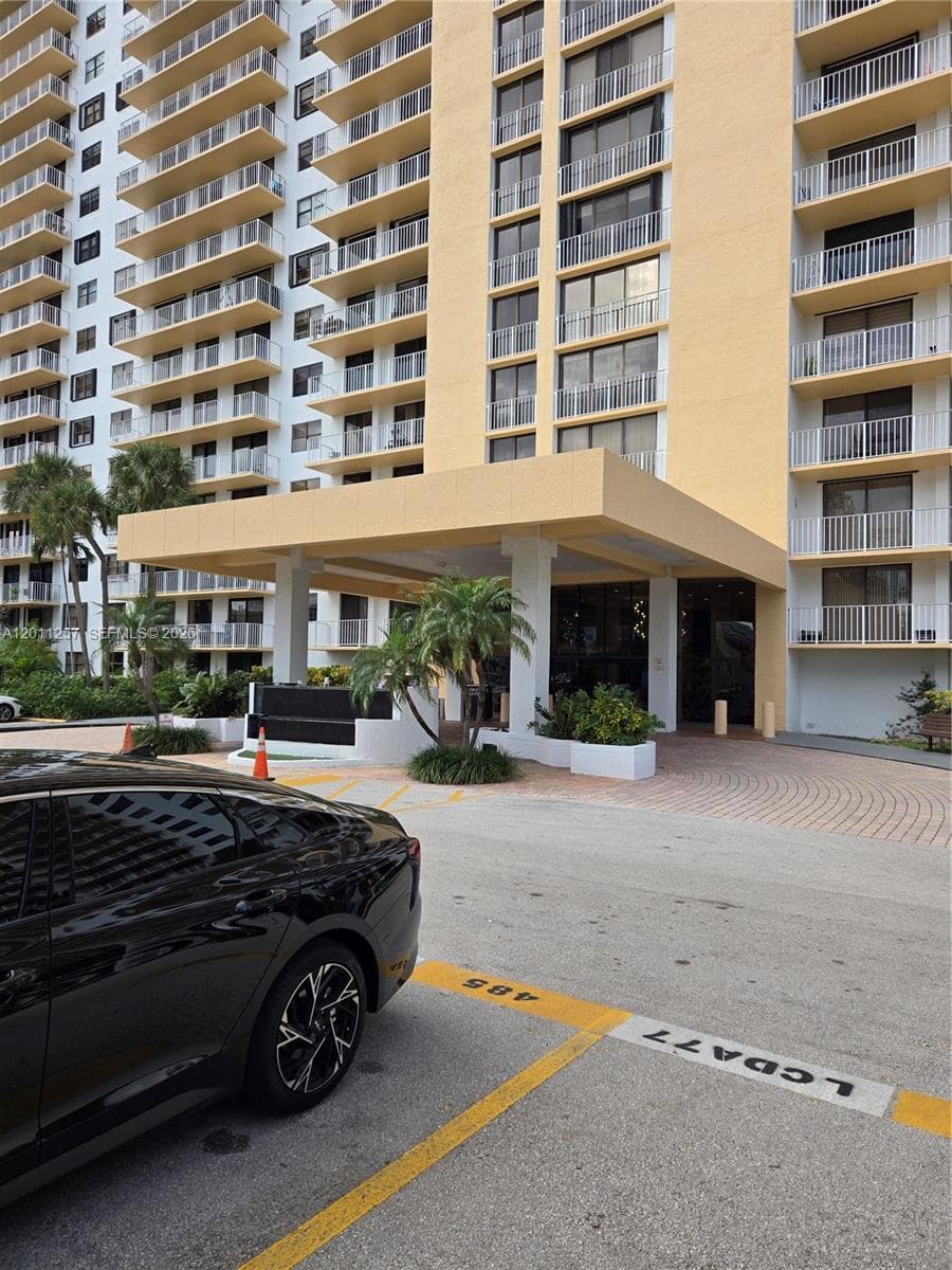 WINSTON TOWERS 700 CONDO · #1207 in Sunny Isles Beach - Photo 31
