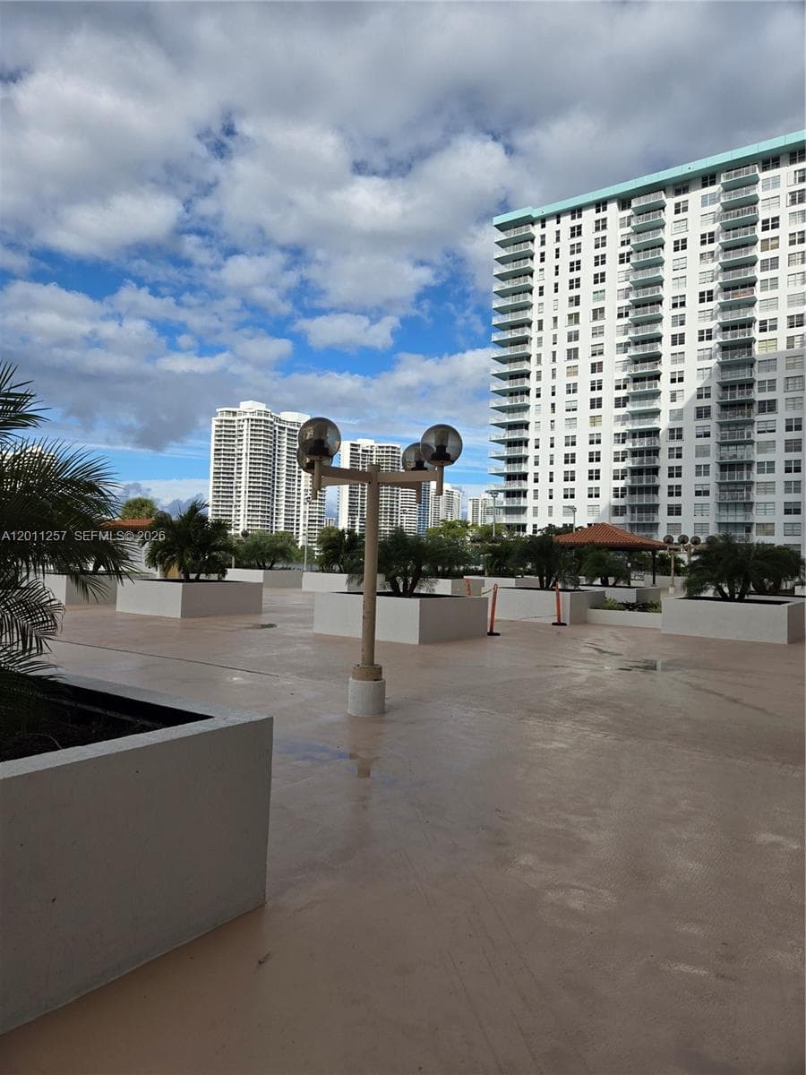 WINSTON TOWERS 700 CONDO · #1207 in Sunny Isles Beach - Photo 21