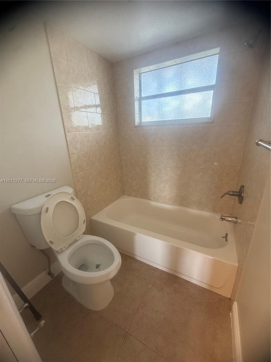 AZURE LAKE CONDO · #425 in Miami - Photo 9
