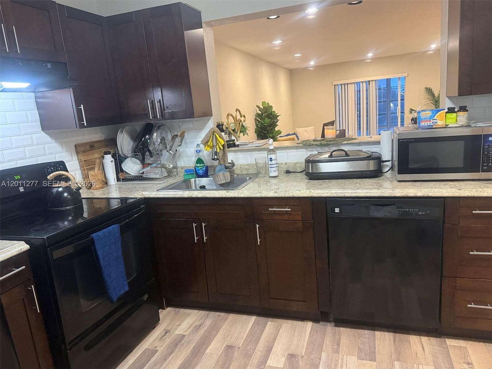 AZURE LAKE CONDO · #425 in Miami - Photo 4