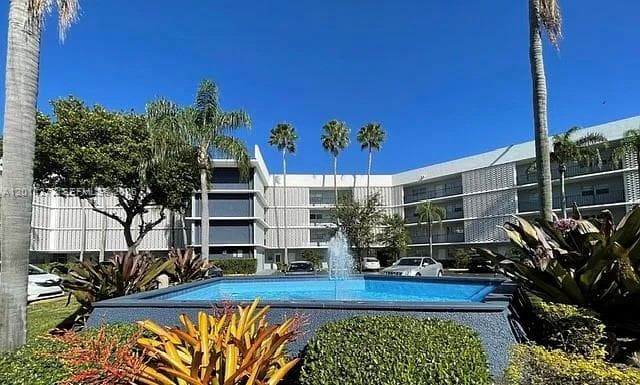 AZURE LAKE CONDO · #425 in Miami - Photo 21