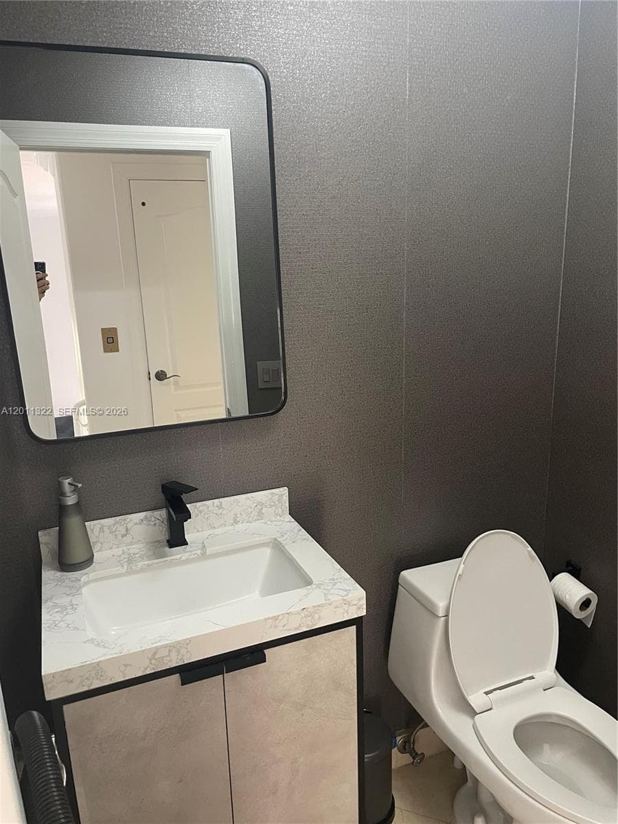 3915 NE 168th St #3915 photo 16