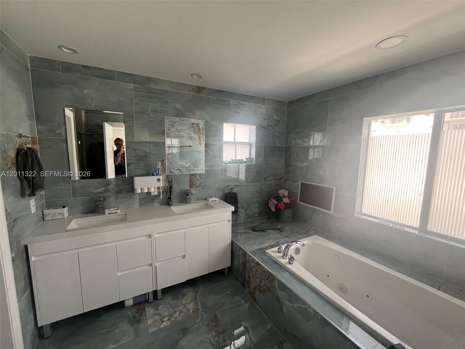 3915 NE 168th St #3915 photo 14