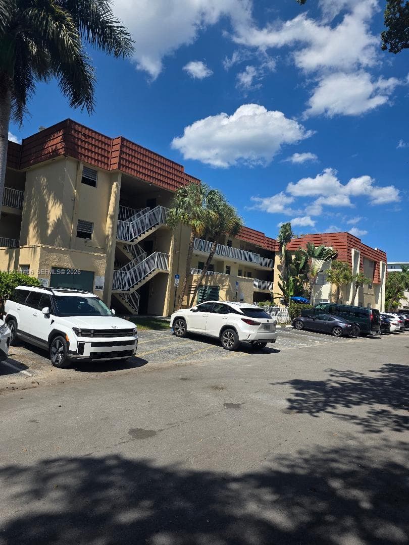 MOFFETT PLACE CONDO · #107 in Hallandale Beach - Photo 2