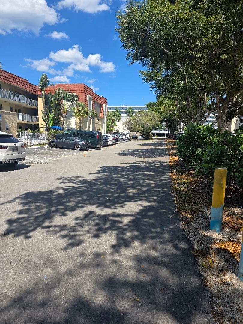MOFFETT PLACE CONDO · #107 in Hallandale Beach - Photo 4