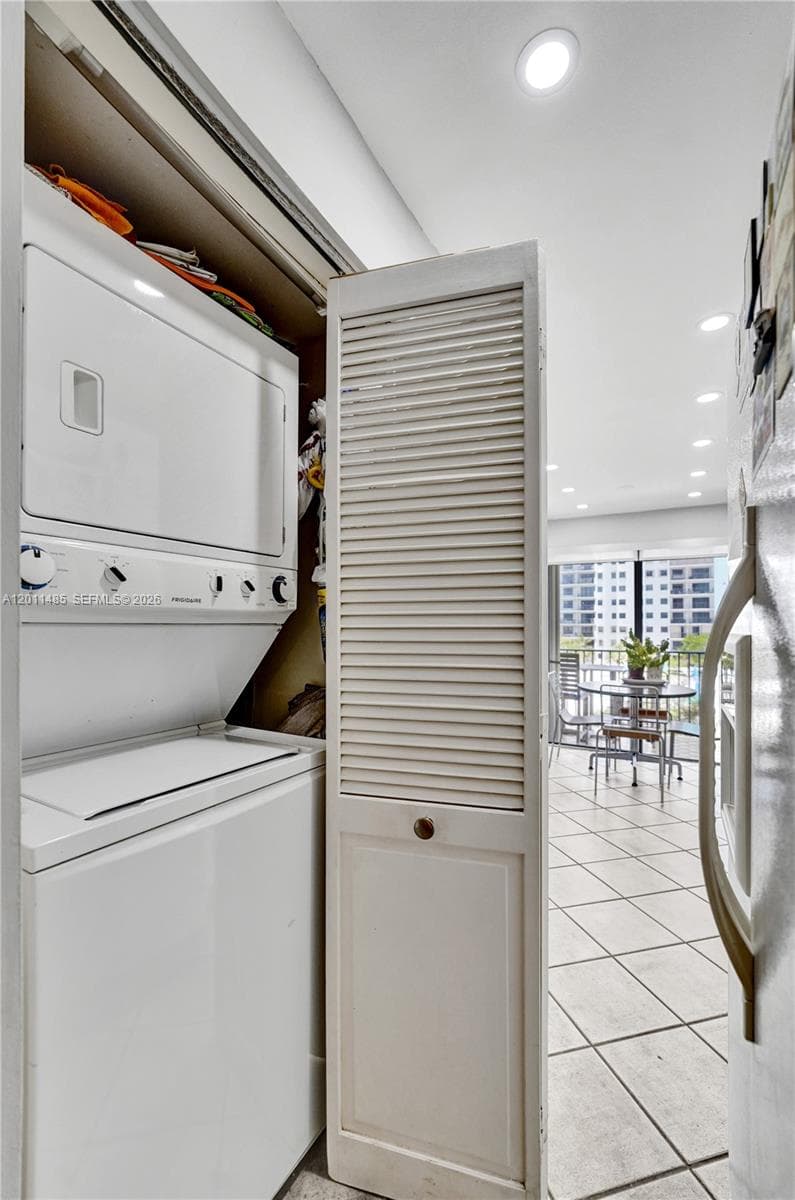 Summit Condo · #609S in Hollywood - Photo 38