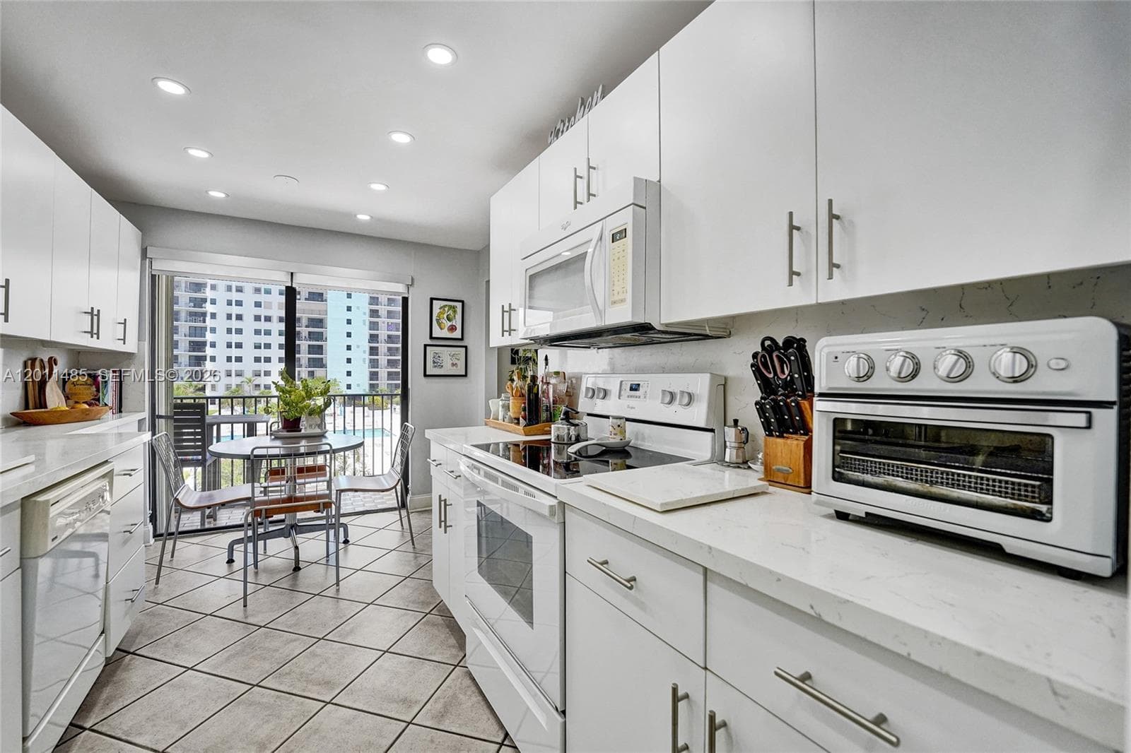 Summit Condo · #609S in Hollywood - Photo 25