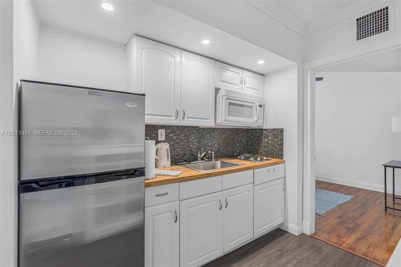 SOBE PHOENIX CONDO · #209 in Miami Beach - Photo 5