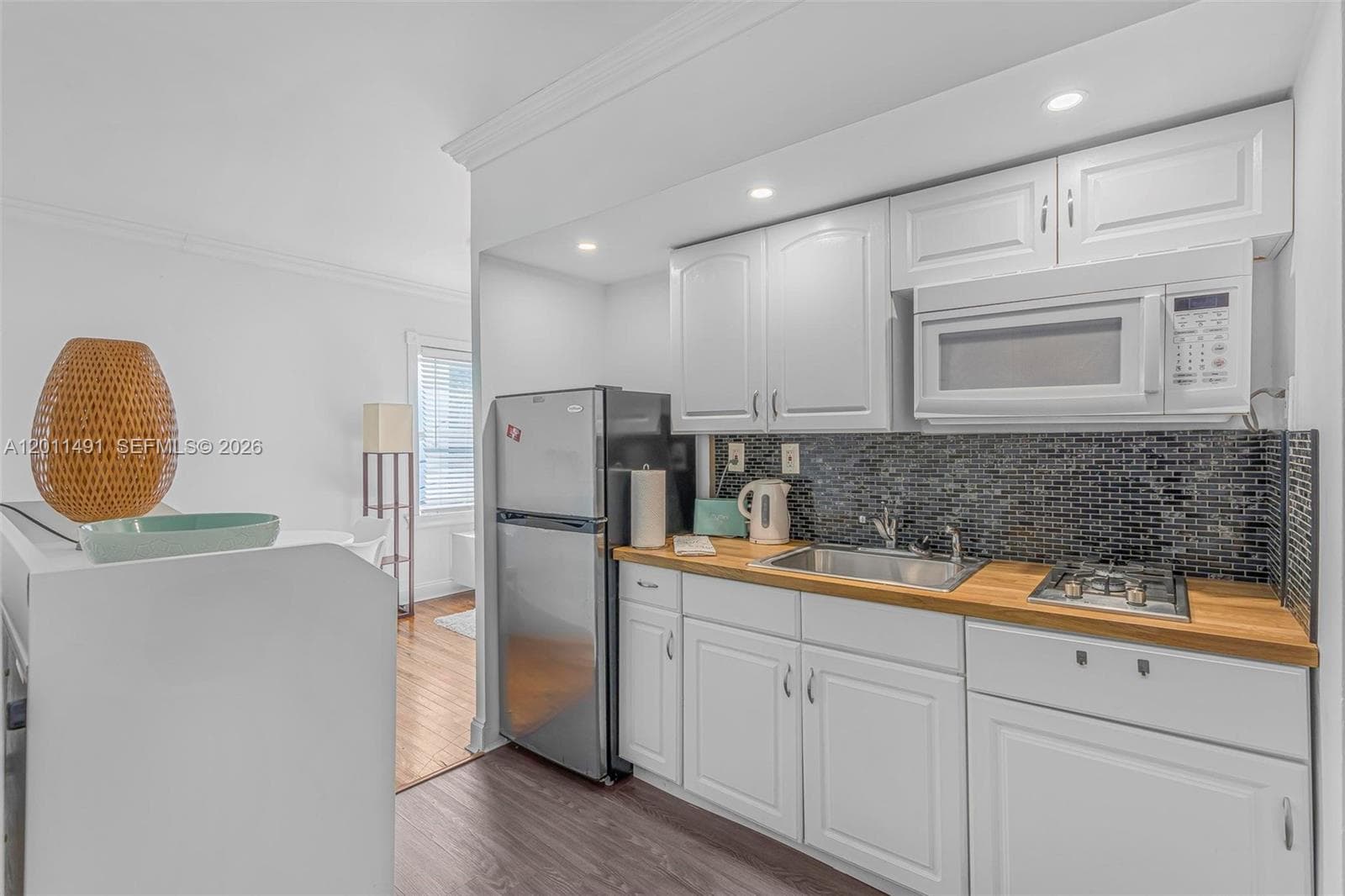 SOBE PHOENIX CONDO · #209 in Miami Beach - Photo 4