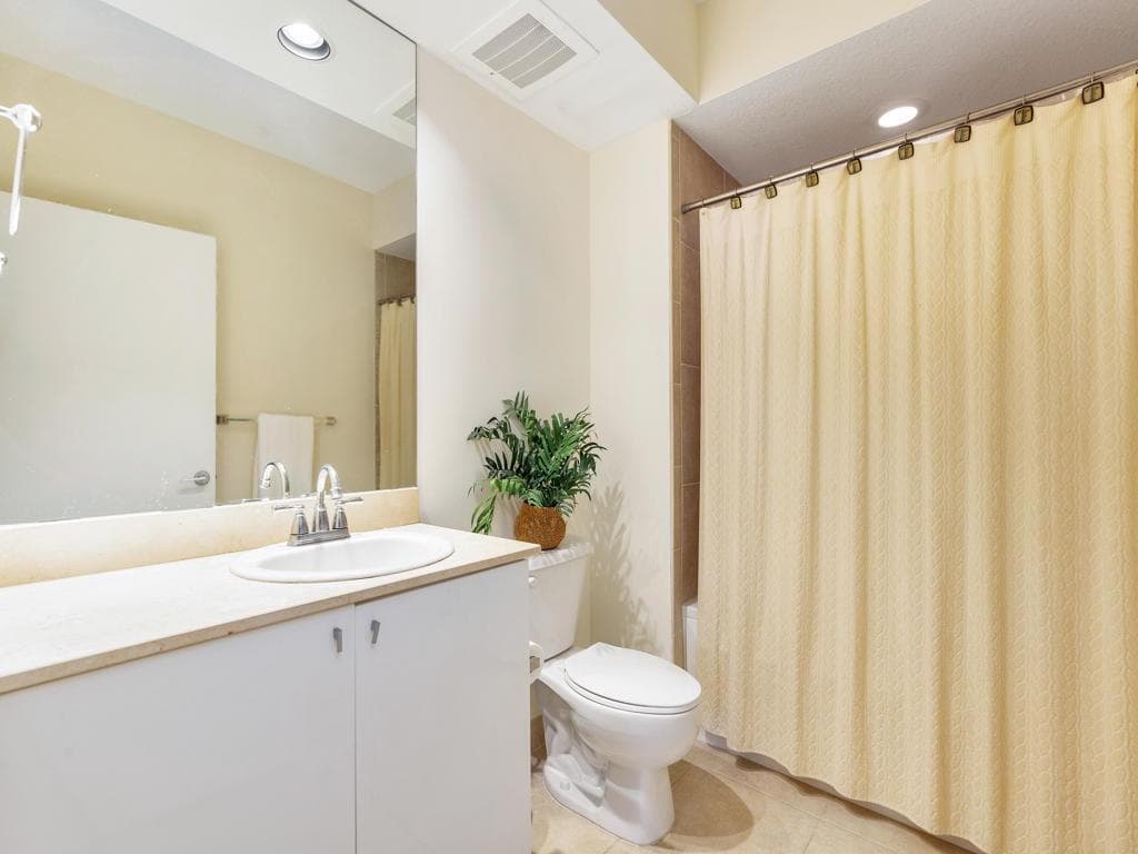 Ensuite bath and great closets
