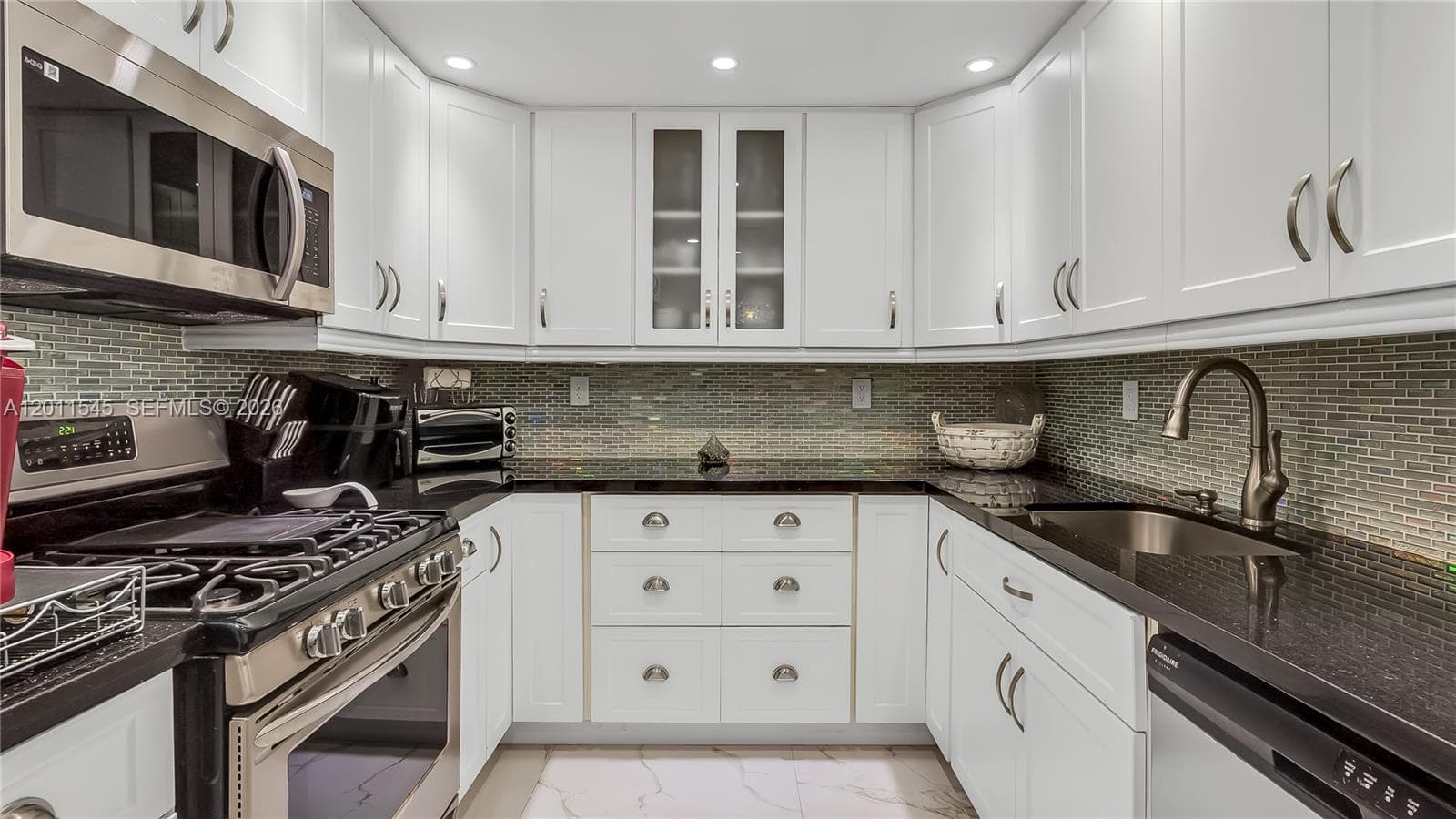 PARKER TOWER CONDO · #2411 in Hallandale Beach - Photo 13