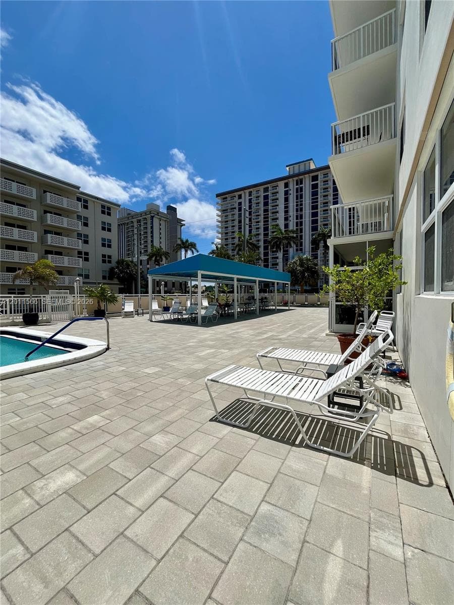 HYDE PARK TOWERS · #203 in Hollywood - Photo 33