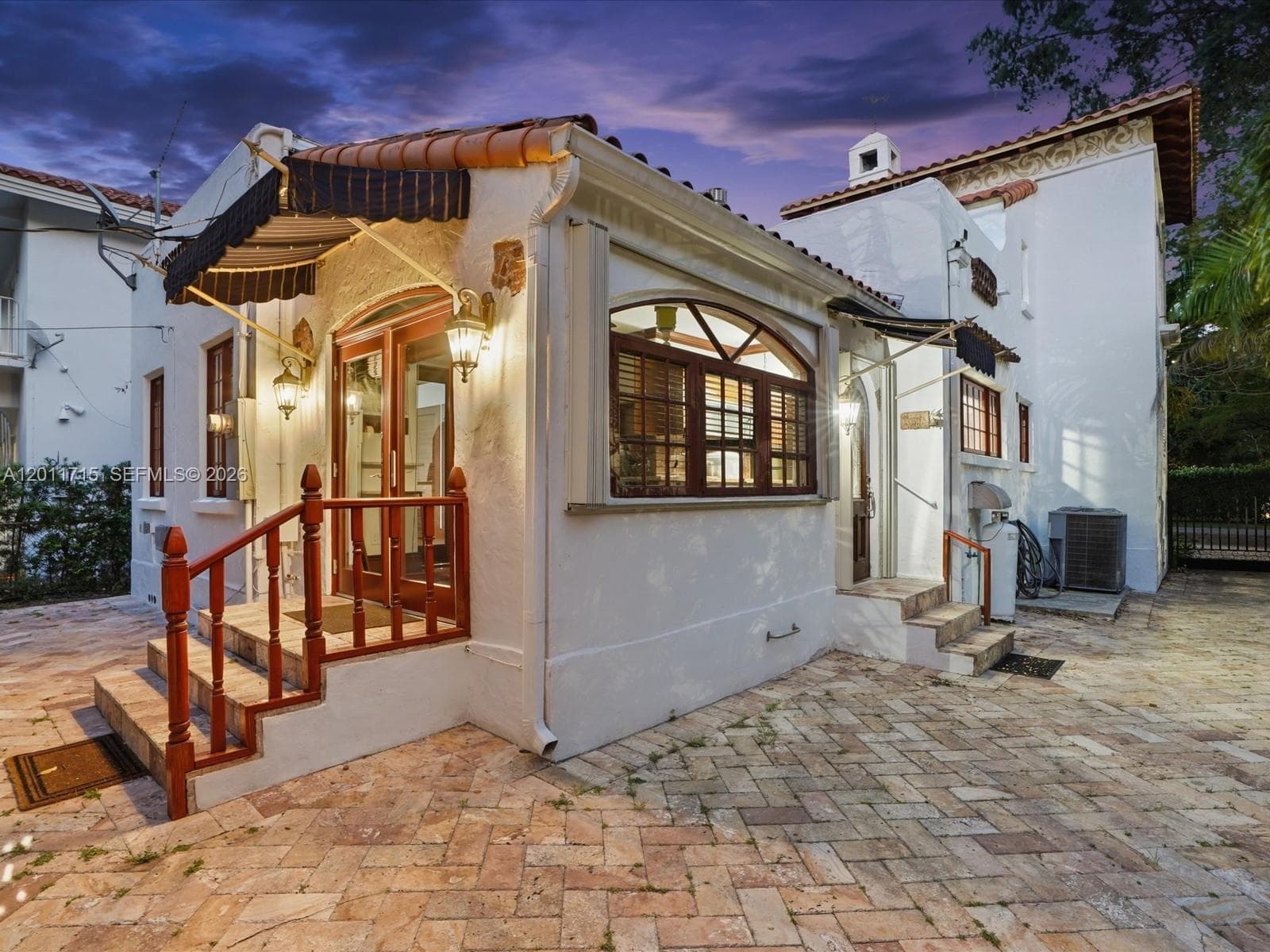 1137 Asturia Ave photo 4