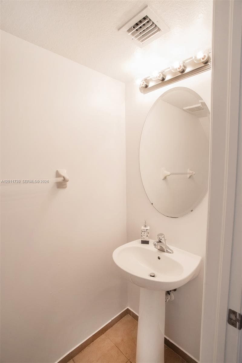 132 SE 28th Pl #7 photo 9