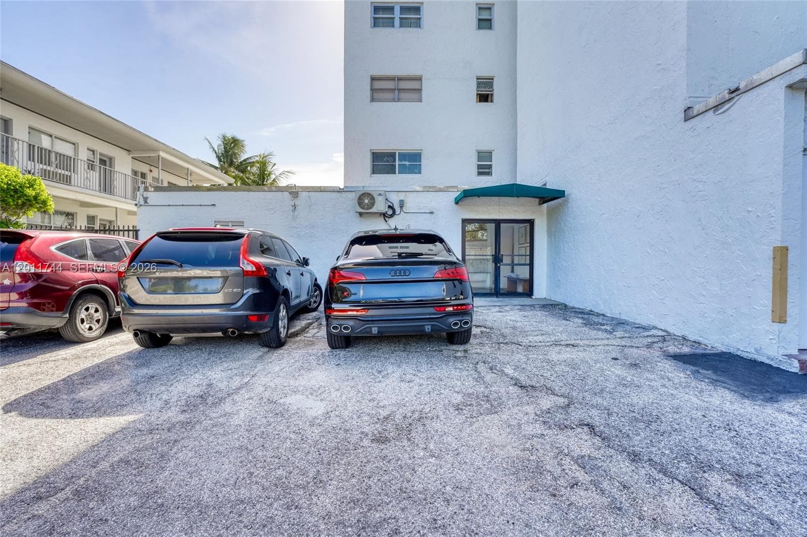1 assigned parking right near the door