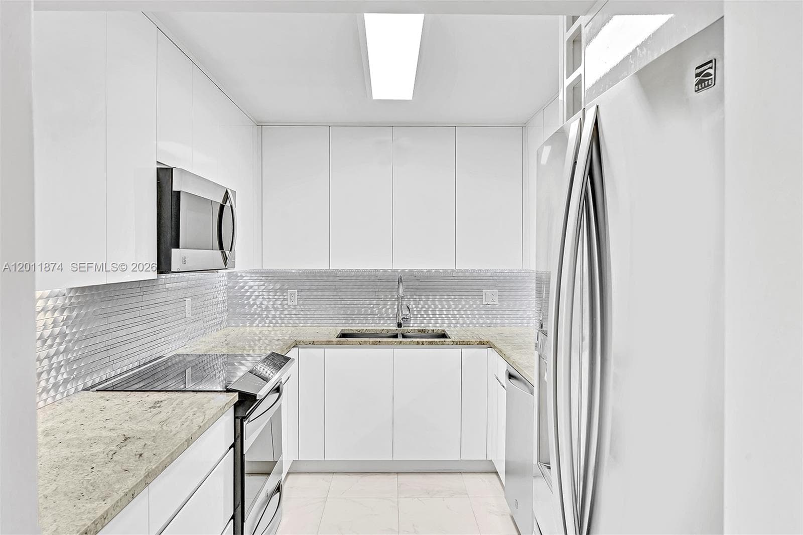 OLYMPUS CONDO PHASE · #1219 in Hallandale Beach - Photo 2
