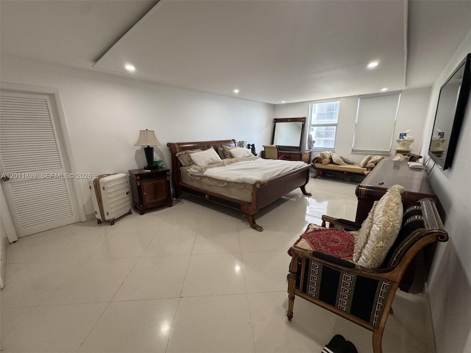HUGE Master Bedroom w/En-Suite Bathroom!