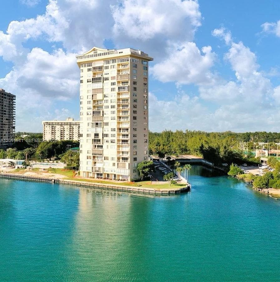 JOCKEY CLUB CONDO · #2H in Miami - Photo 4