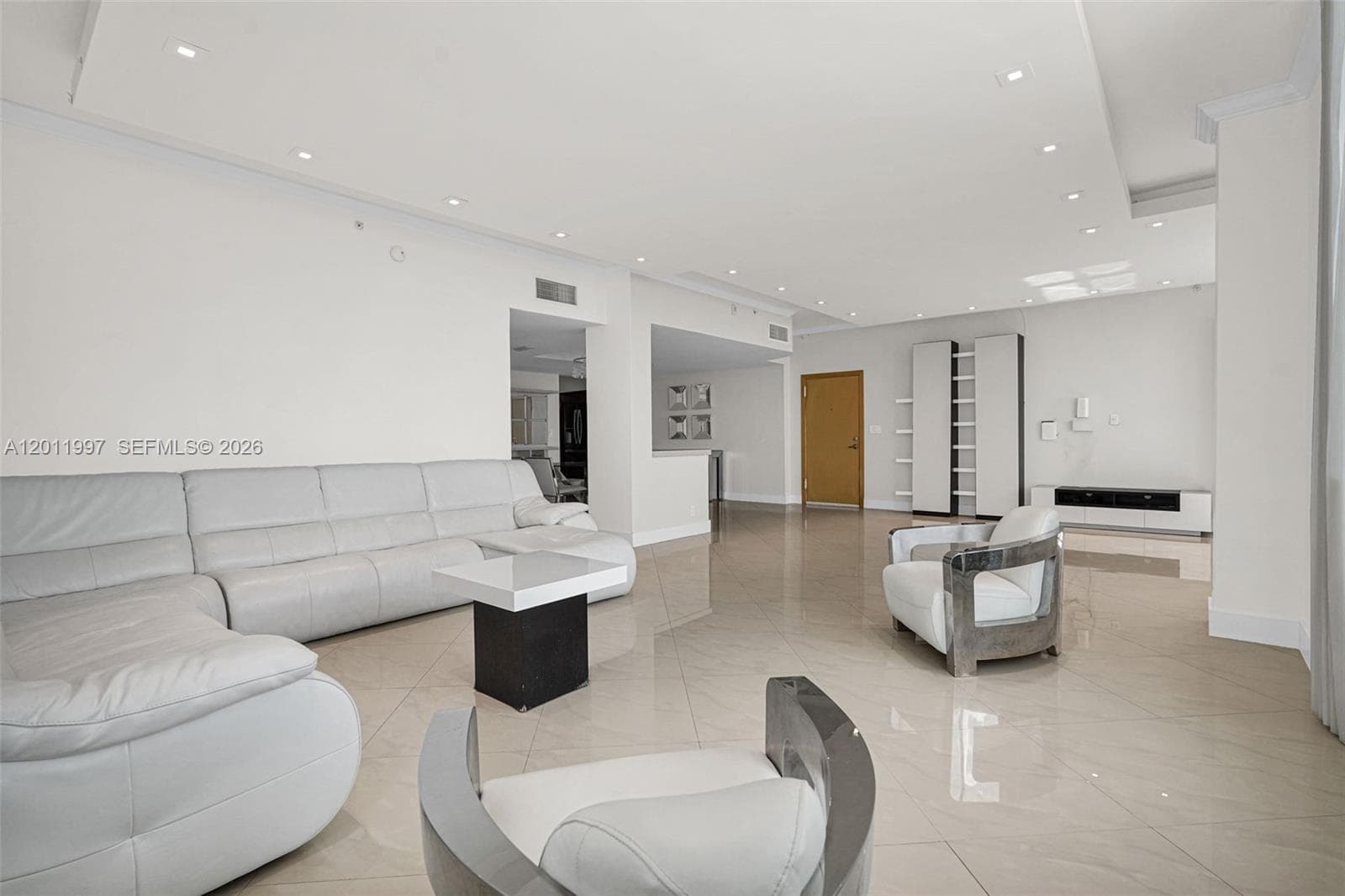 RESIDENCES ON HOLLYWOOD · #1611 in Hollywood - Photo 10