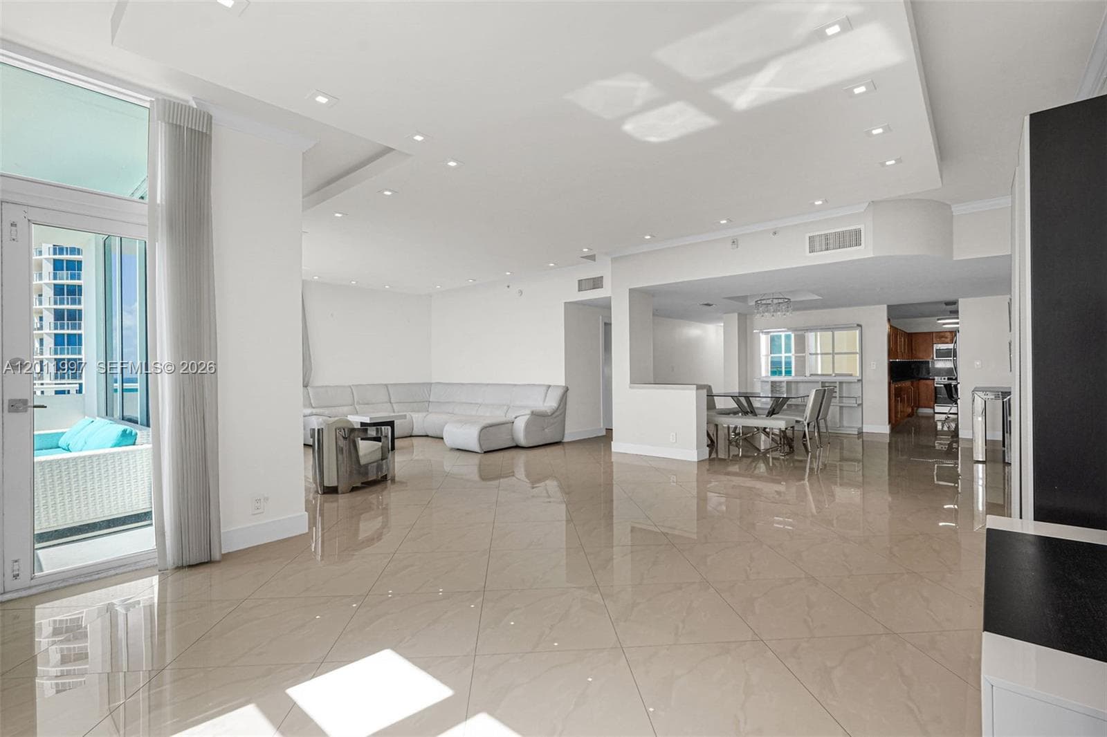 RESIDENCES ON HOLLYWOOD · #1611 in Hollywood - Photo 8
