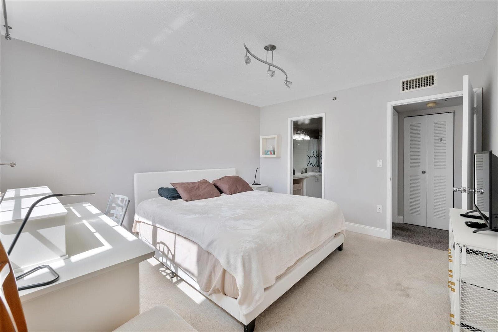 13-19601 E Country Club Dr Unit 505_013