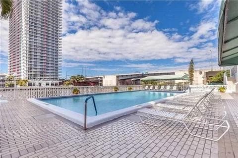 Imperial Towers · #622 in Hallandale Beach - Photo 25
