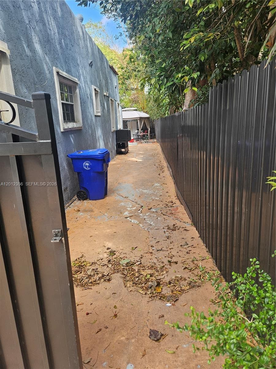 2231 NW 4th Ter photo 10