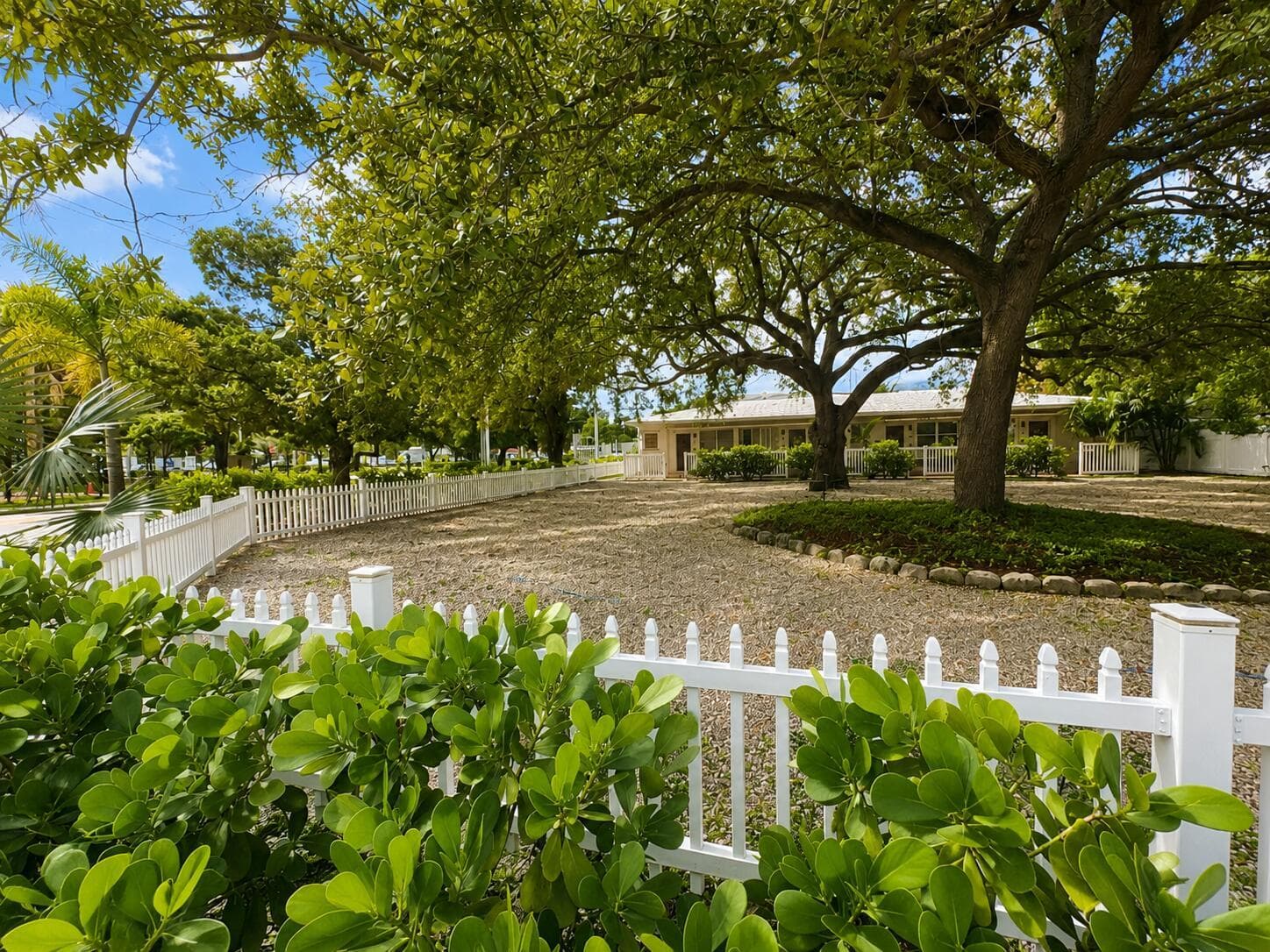 LAS OLAS FENCE 2